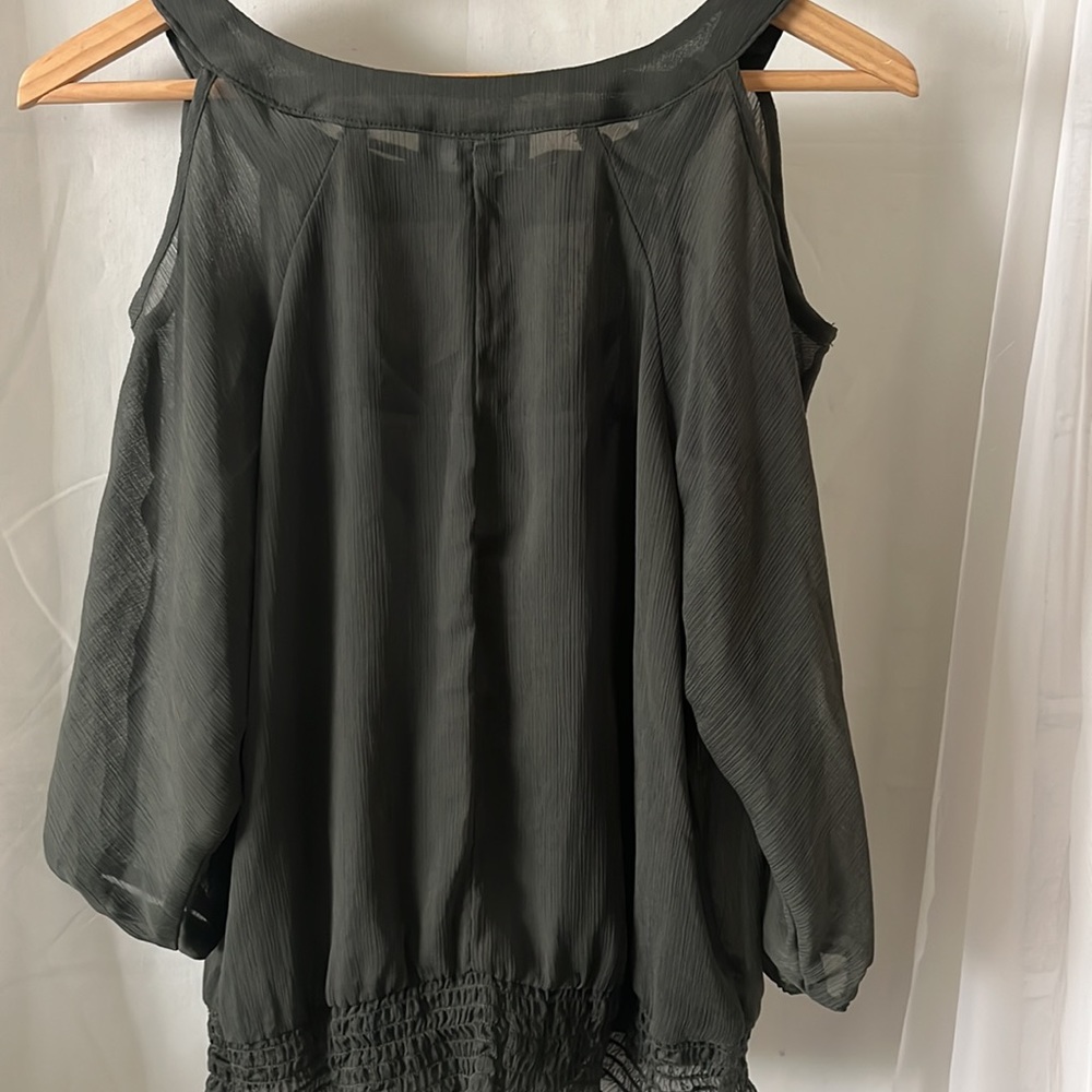 Open-Shoulder Blouse - Picture 4 of 5